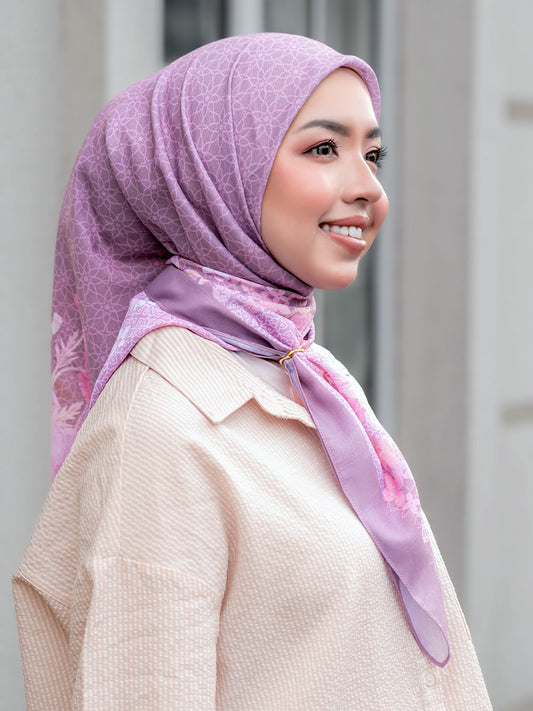 Ayudia Plumshy