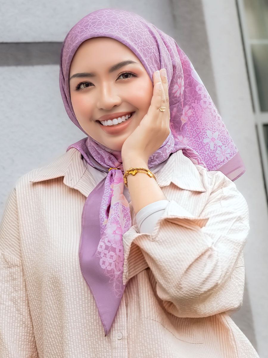 Ayudia Plumshy